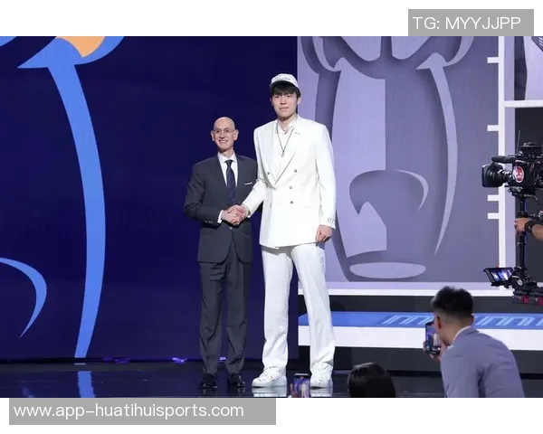 杨瀚森表现不佳引发争议媒体人质疑为何牵连家庭成员 杨瀚森表现不佳引发争议媒体人质疑为何牵连家庭成员