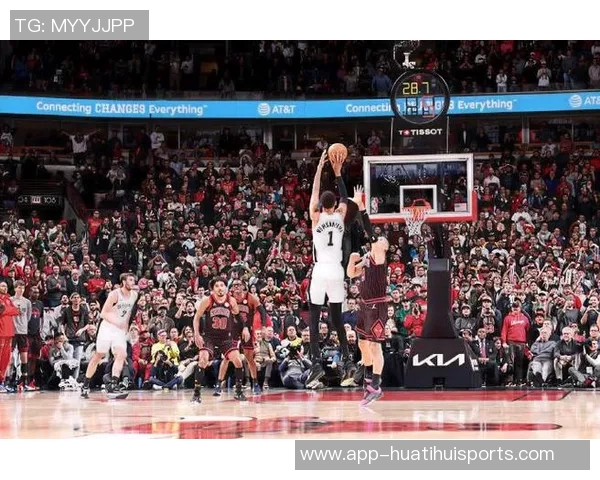 米奇称赞文班在关键时刻投进三分球球员表现至关重要 米奇称赞文班在关键时刻投进三分球球员表现至关重要