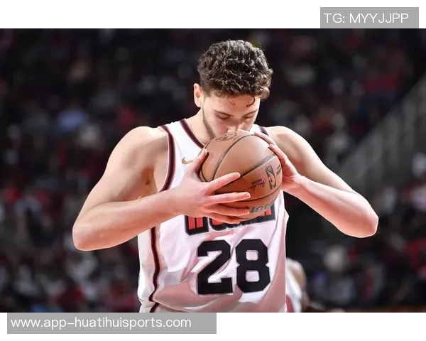 小卡上半场表现抢眼两分全中三分稍显失准罚球稳健贡献17分