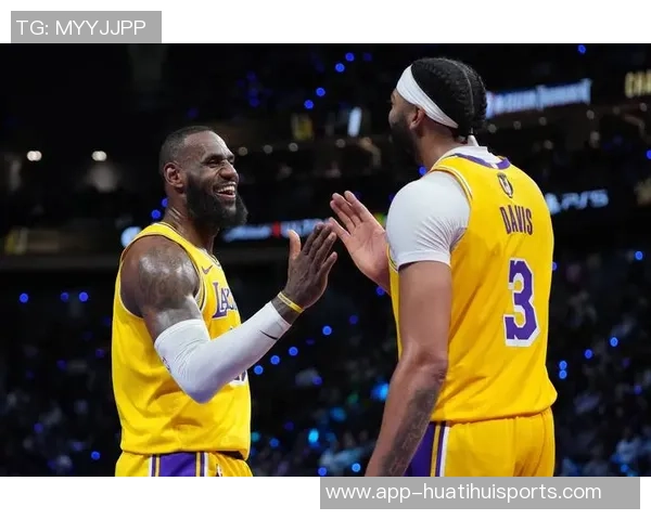 詹姆斯称赞东契奇为顶级四分卫自认外接手角色轻松自如