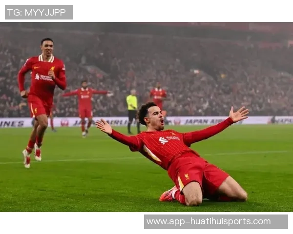 利物浦推出全黑复刻球衣向1995-96赛季客场球衣致敬